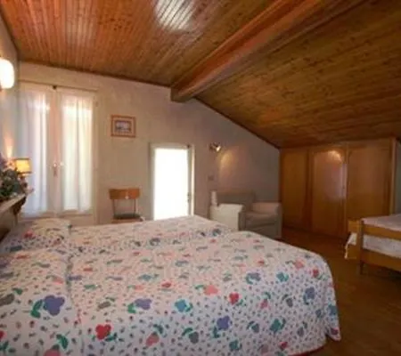 Szálloda Petit Meuble 2*